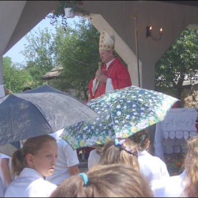 29 iulie 2006: Administrarea Mirului în Parohia Băluşeşti pentru 101 candidaţi