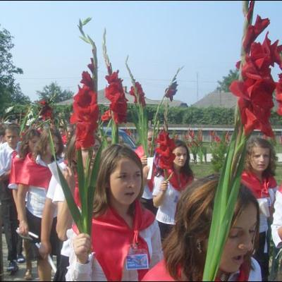 30 iulie 2006: Administrarea Mirului în Parohia Teţcani pentru 74 de candidaţi