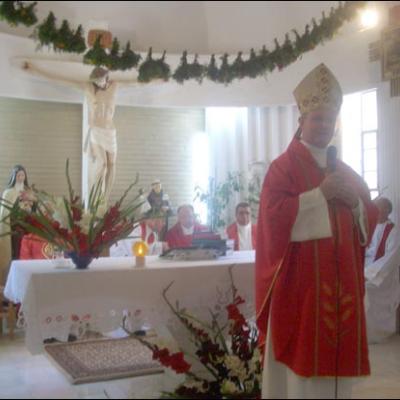 30 iulie 2006: Administrarea Mirului în Parohia Teţcani pentru 74 de candidaţi