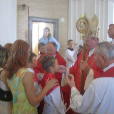 30 iulie 2006: Administrarea Mirului în Parohia Teţcani pentru 74 de candidaţi