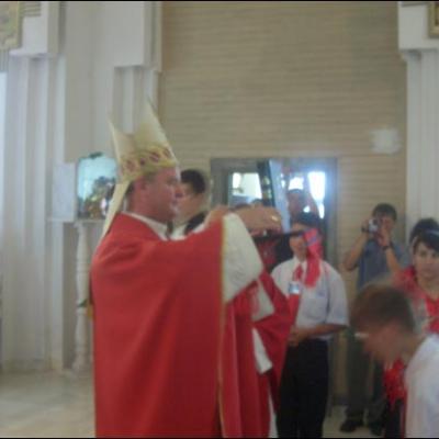 30 iulie 2006: Administrarea Mirului în Parohia Teţcani pentru 74 de candidaţi