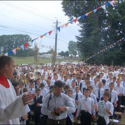 6 august 2006: Administrarea Mirului în Parohia Izvoarele (IS)