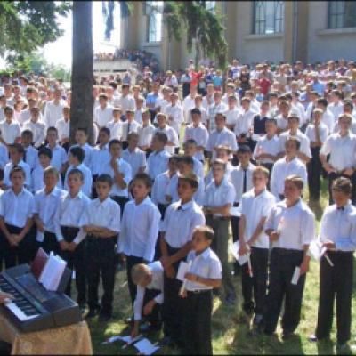 13 august 2006: Administrarea Mirului în Parohia Lespezi