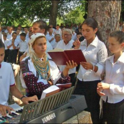 13 august 2006: Administrarea Mirului în Parohia Lespezi