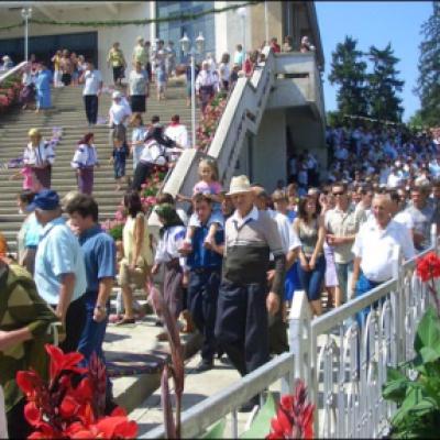 13 august 2006: Administrarea Mirului în Parohia Lespezi