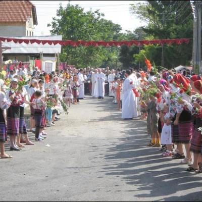 19 august 2006: Faraoani: Inaugurarea unui centru pentru copiii defavorizaţi