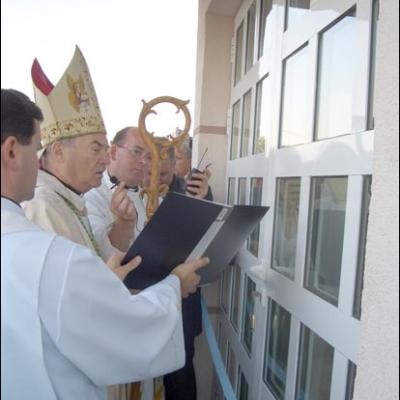 24 august 2006: Nicolae Bălcescu: Sfinţirea bisericii din cimitir, dedicată Tuturor Sfinţilor