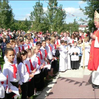 9 septembrie 2006: Administrarea Mirului în Parohia Gheorghe Doja