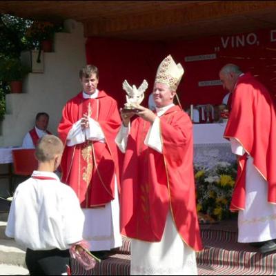 9 septembrie 2006: Administrarea Mirului în Parohia Gheorghe Doja