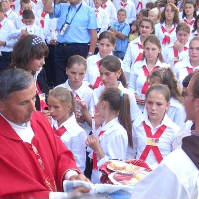 16 septembrie 2006: Administrarea Mirului în Parohia Satu Nou (BC)