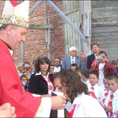 16 septembrie 2006: Administrarea Mirului în Parohia Satu Nou (BC)