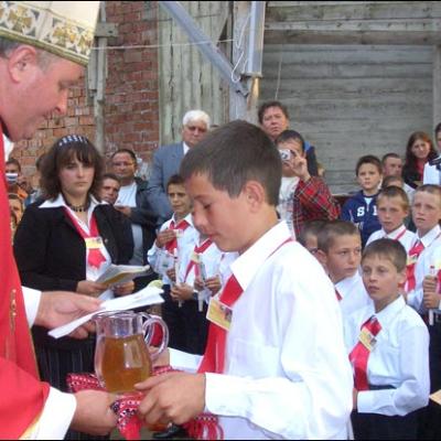 16 septembrie 2006: Administrarea Mirului în Parohia Satu Nou (BC)
