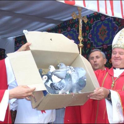 16 septembrie 2006: Administrarea Mirului în Parohia Satu Nou (BC)