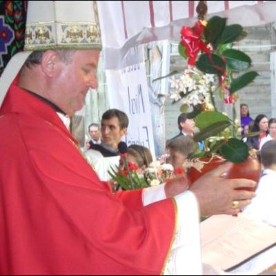 16 septembrie 2006: Administrarea Mirului în Parohia Satu Nou (BC)