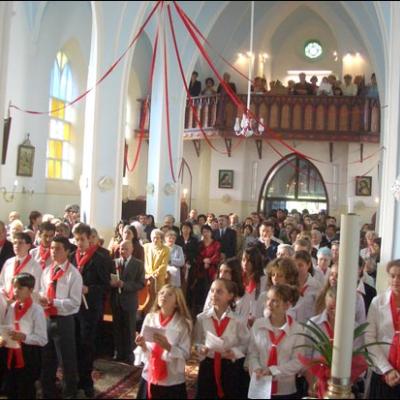 24 septembrie: Administrarea Mirului în Parohia Botoşani pentru 45 de candidaţi