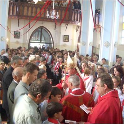 24 septembrie: Administrarea Mirului în Parohia Botoşani pentru 45 de candidaţi