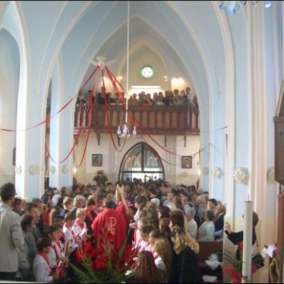 24 septembrie: Administrarea Mirului în Parohia Botoşani pentru 45 de candidaţi