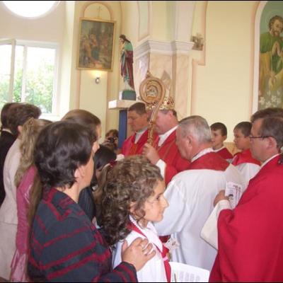 30 septembrie 2006: Administrarea Mirului în Parohia Luncaşi
