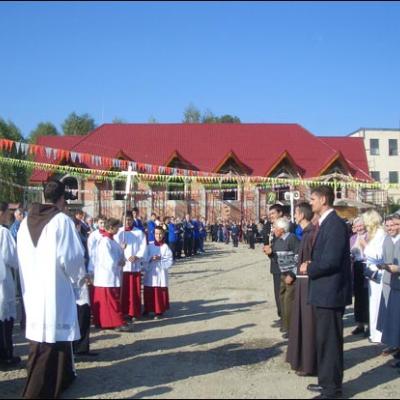 1 octombrie 2006: Oneşti: Înfiinţarea Parohiei "Sf. Tereza a Pruncului Isus" şi instalarea parohului Anton Ion
