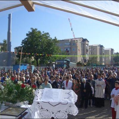 1 octombrie 2006: Oneşti: Înfiinţarea Parohiei "Sf. Tereza a Pruncului Isus" şi instalarea parohului Anton Ion