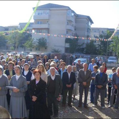 1 octombrie 2006: Oneşti: Înfiinţarea Parohiei "Sf. Tereza a Pruncului Isus" şi instalarea parohului Anton Ion