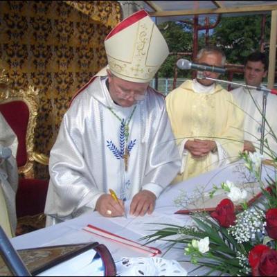 1 octombrie 2006: Oneşti: Înfiinţarea Parohiei "Sf. Tereza a Pruncului Isus" şi instalarea parohului Anton Ion