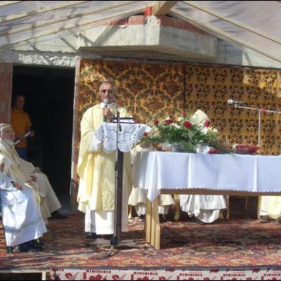 1 octombrie 2006: Oneşti: Înfiinţarea Parohiei "Sf. Tereza a Pruncului Isus" şi instalarea parohului Anton Ion
