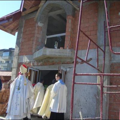 1 octombrie 2006: Oneşti: Înfiinţarea Parohiei "Sf. Tereza a Pruncului Isus" şi instalarea parohului Anton Ion