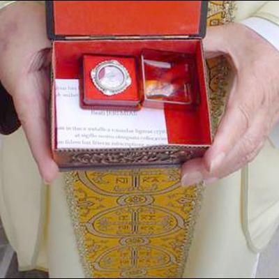 29 octombrie 2006: Roman: Consacrarea altarului şi sfinţirea bisericii "Fericitul Ieremia"
