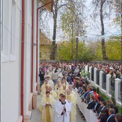 29 octombrie 2006: Roman: Consacrarea altarului şi sfinţirea bisericii "Fericitul Ieremia"