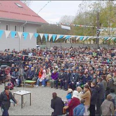 29 octombrie 2006: Roman: Consacrarea altarului şi sfinţirea bisericii "Fericitul Ieremia"