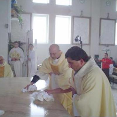 29 octombrie 2006: Roman: Consacrarea altarului şi sfinţirea bisericii "Fericitul Ieremia"