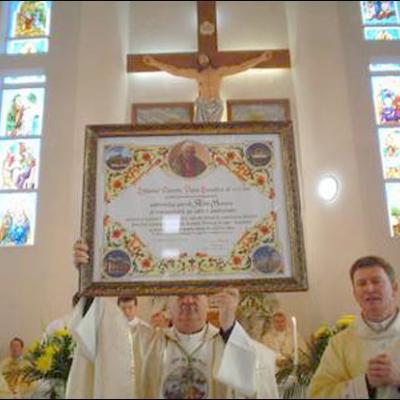 29 octombrie 2006: Roman: Consacrarea altarului şi sfinţirea bisericii "Fericitul Ieremia"