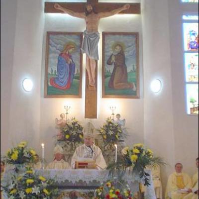 29 octombrie 2006: Roman: Consacrarea altarului şi sfinţirea bisericii "Fericitul Ieremia"
