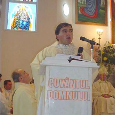 29 octombrie 2006: Roman: Consacrarea altarului şi sfinţirea bisericii "Fericitul Ieremia"
