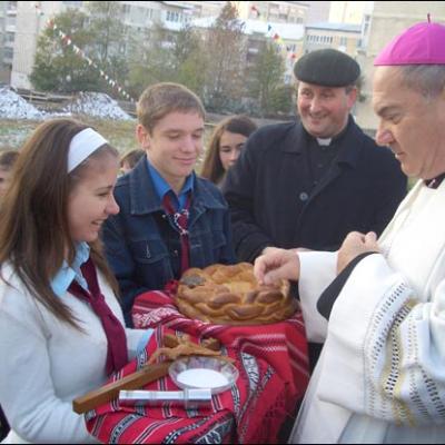 4-5 noiembrie 2006: Vizită pastorală în Parohia "Sf. Tereza a Pruncului Isus" din Piatra Neamţ
