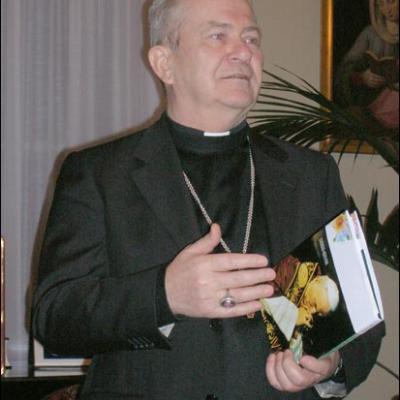 11 decembrie 2006: Bucureşti (Nunţiatura apostolică): Lansarea cărţii "Un buchet de laude pentru papa Ioan Paul al II-lea"