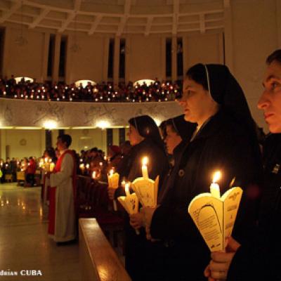 8 aprilie 2007: Iaşi: Liturghia din noaptea Învierii (FOCUS)