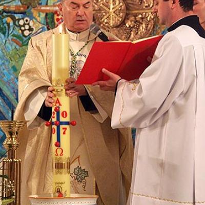 8 aprilie 2007: Iaşi: Liturghia din noaptea Învierii (FOCUS)