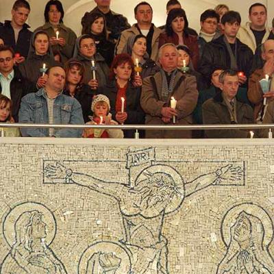 8 aprilie 2007: Iaşi: Liturghia din noaptea Învierii (FOCUS)