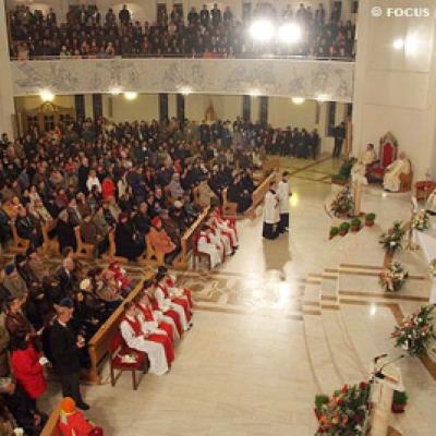 8 aprilie 2007: Iaşi: Liturghia din noaptea Învierii (FOCUS)