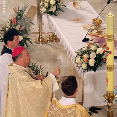 8 aprilie 2007: Iaşi: Liturghia din noaptea Învierii (FOCUS)