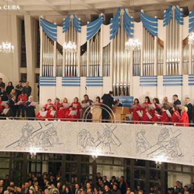 8 aprilie 2007: Iaşi: Liturghia din noaptea Învierii (FOCUS)