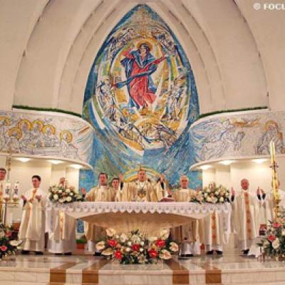 8 aprilie 2007: Iaşi: Liturghia din noaptea Învierii (FOCUS)
