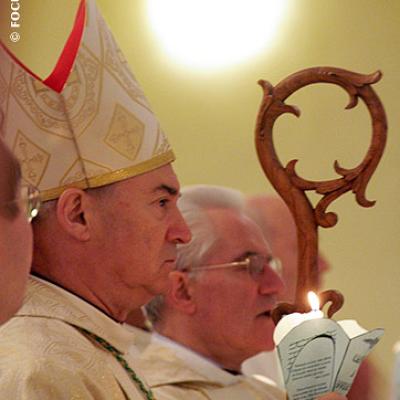 8 aprilie 2007: Iaşi: Liturghia din noaptea Învierii (FOCUS)