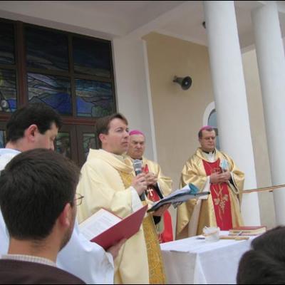 29 aprilie 2007: Roman: Consacrarea altarului şi sfinţirea bisericii "Isus, Bunul Pastor"