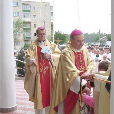 29 aprilie 2007: Roman: Consacrarea altarului şi sfinţirea bisericii "Isus, Bunul Pastor"