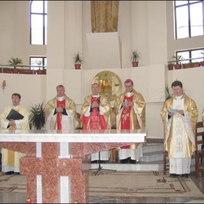 29 aprilie 2007: Roman: Consacrarea altarului şi sfinţirea bisericii "Isus, Bunul Pastor"