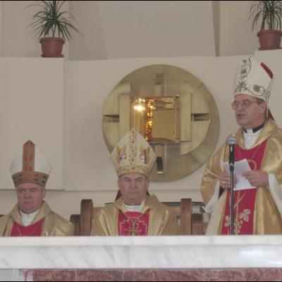 29 aprilie 2007: Roman: Consacrarea altarului şi sfinţirea bisericii "Isus, Bunul Pastor"