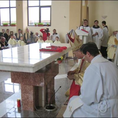 29 aprilie 2007: Roman: Consacrarea altarului şi sfinţirea bisericii "Isus, Bunul Pastor"